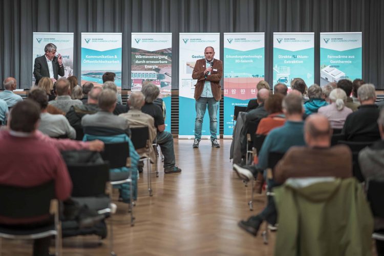 Horst Kreuter giving a speech in front of a crowd