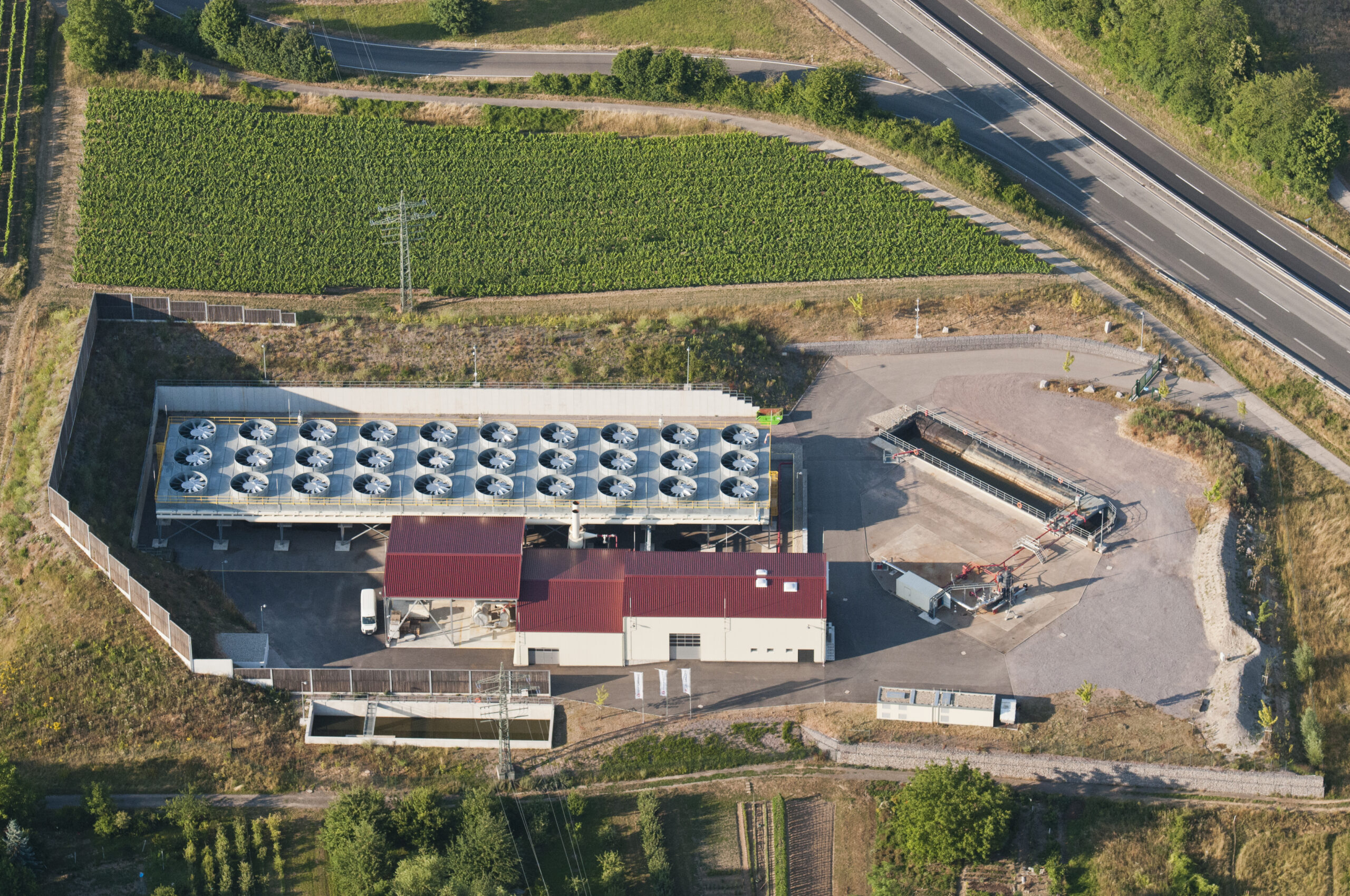 drone shot of the geothermal power plant in Insheim