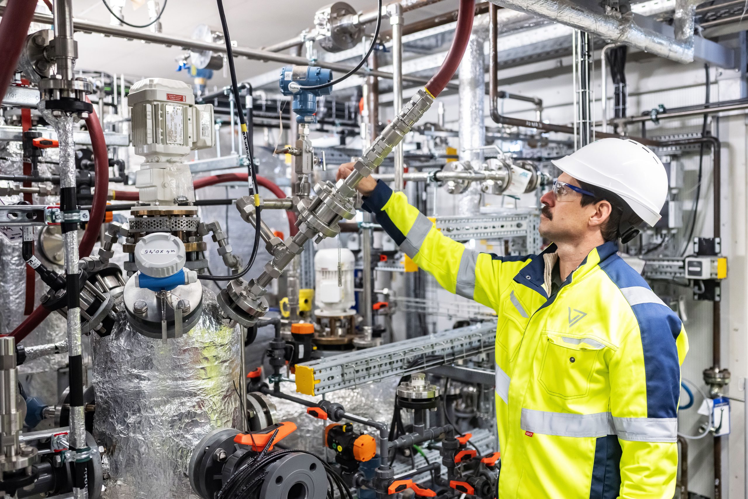 Worker inside of the LEOP