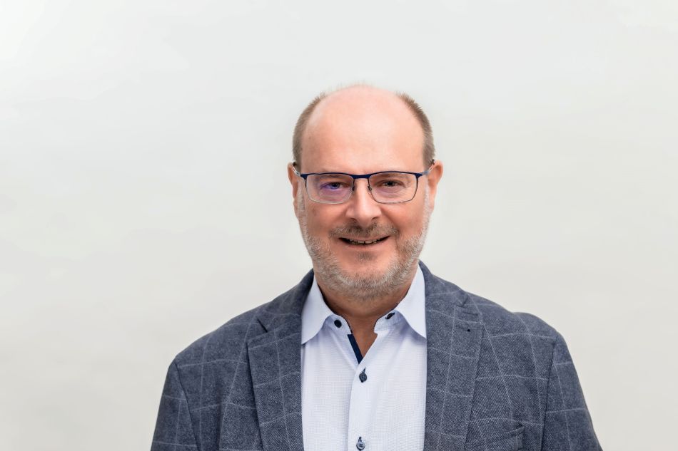 Dr Günter Hilken